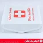 جزئیات-چاپ-قرمز-روی-جعبه-کمک-های-اولیه-الماس-شهر-ALMASE-SHAHR-دیجی-درمان