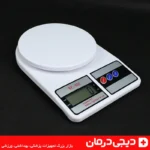 ترازو sf 400 در حال وزن کردن درب لنز دوربین canon