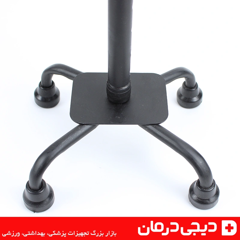 پایه چهار شاخه عصا با زاویه نزدیک و متر اندازه گیری برای تایید ابعاد عملیاتی